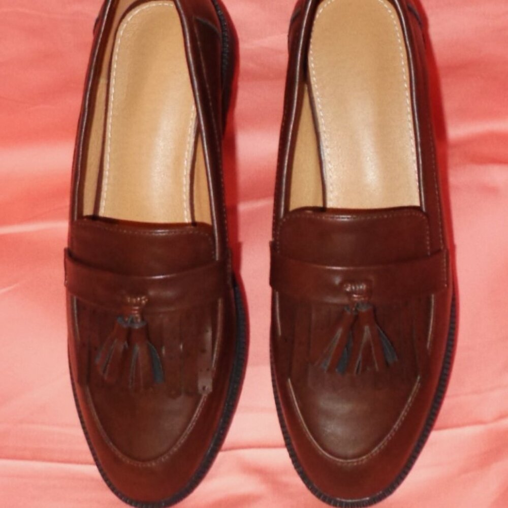 SOLD!!!  SOLD!!!  SOLD!!!BEAUTIFUL NEW ITALIAN LEATHER LOAFERS WITH TASSELS-